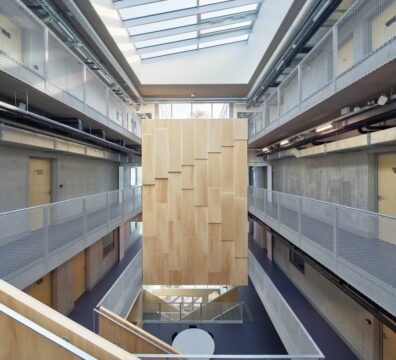 Verrière dans une université en architecture